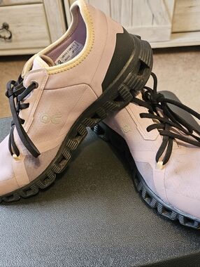 LADIES SZ 8.5 OC LIGHT LAVENDAR EXCELLENT CONDITION